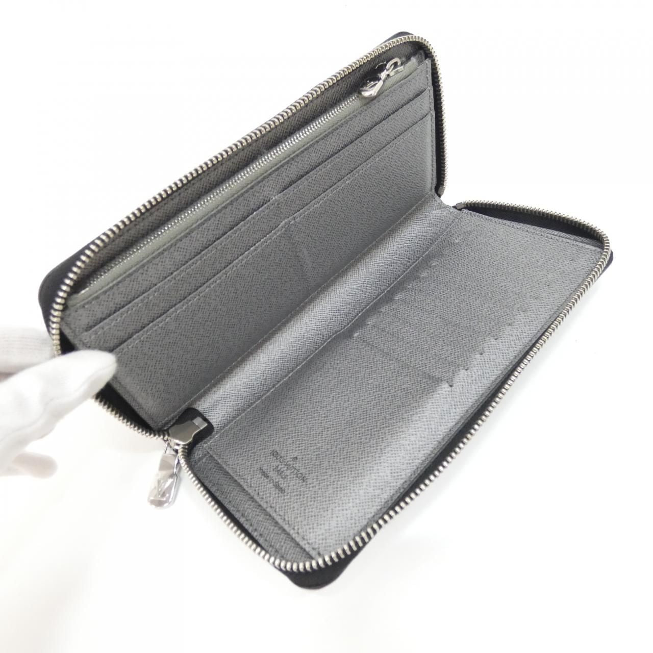 Louis Vuitton Taiga Llama Zippy Wallet Vertical — view 6