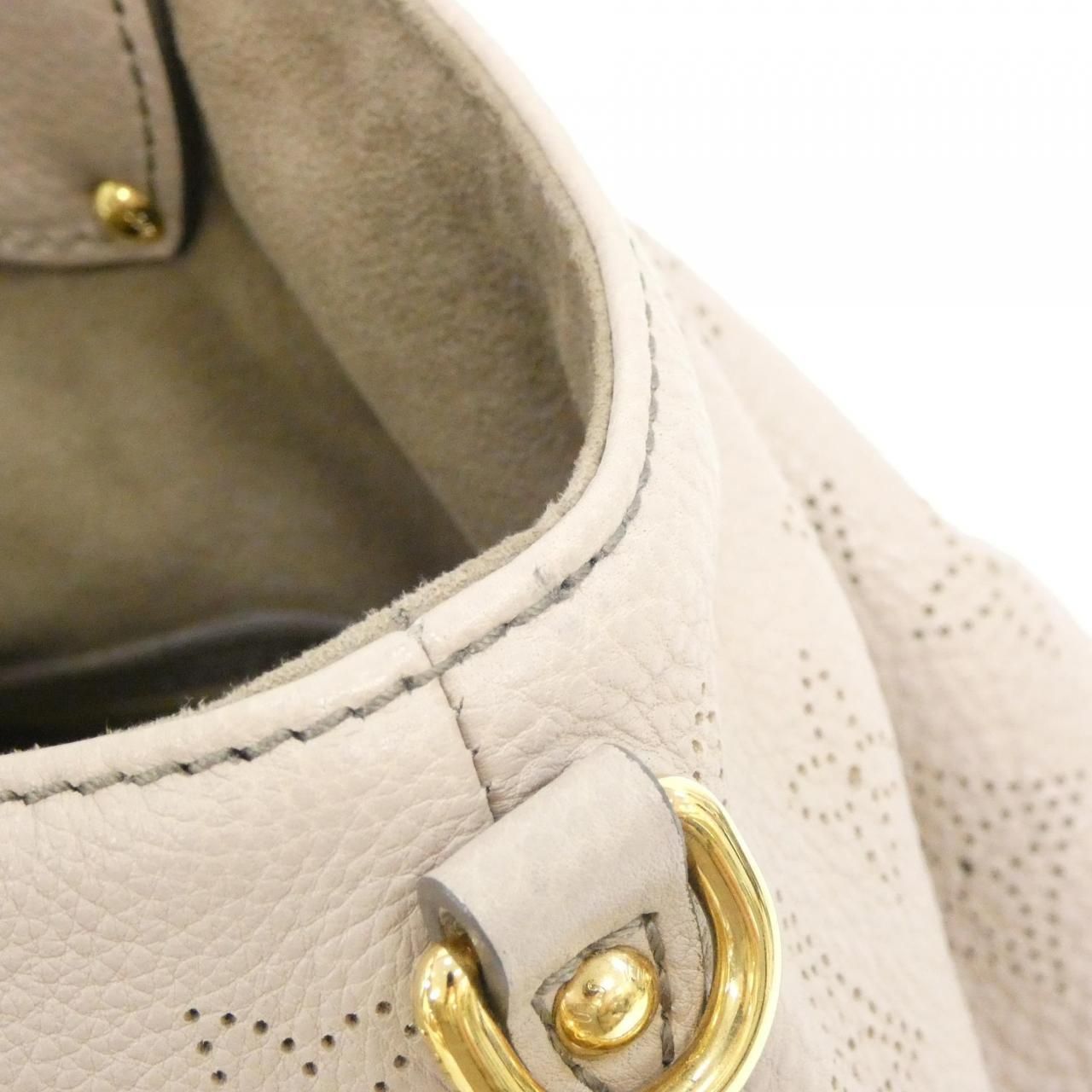 Louis Vuitton Mahina L Shoulder — view 6