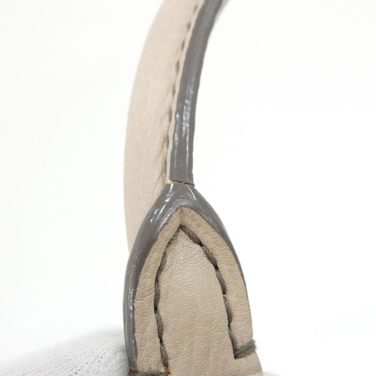Louis Vuitton Mahina L Shoulder — view 7