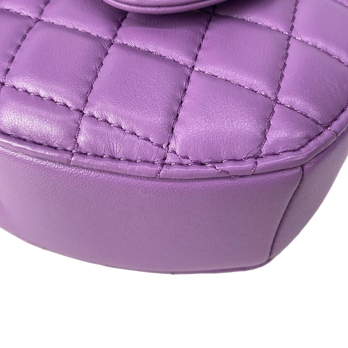 Chanel Shoulder Bag Quilted Heart — view 6