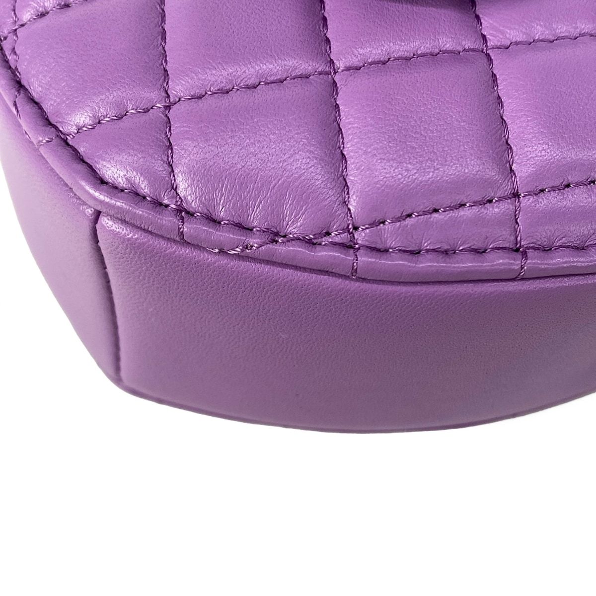 Chanel Shoulder Bag Quilted Heart — view 7