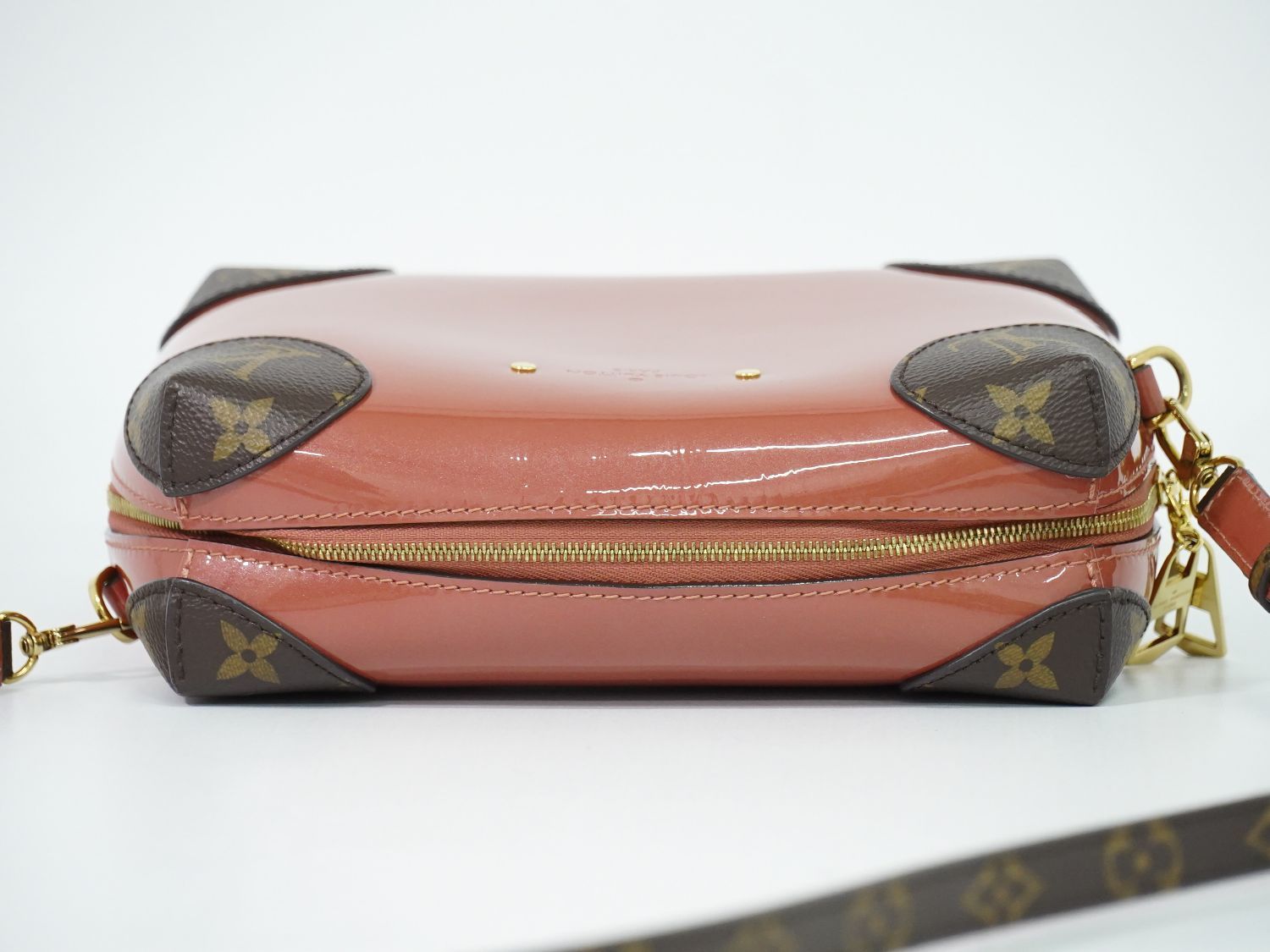 Louis Vuitton LV Venice Vernis Miroir Monogram Shoulder Bag Pochette Ville Rose — view 5