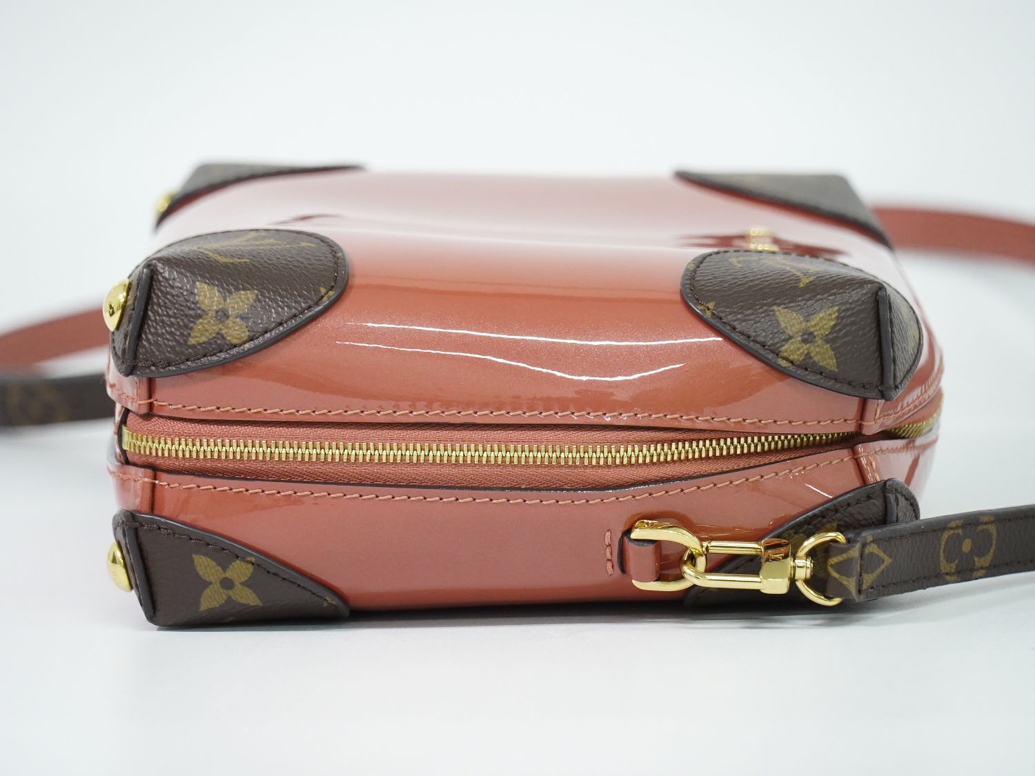 Louis Vuitton LV Venice Vernis Miroir Monogram Shoulder Bag Pochette Ville Rose — view 4
