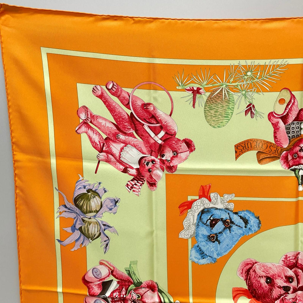 Hermes Large Scarf Carre 90 Confidents Des Coeurs Friends of the Heart Teddy — view 3