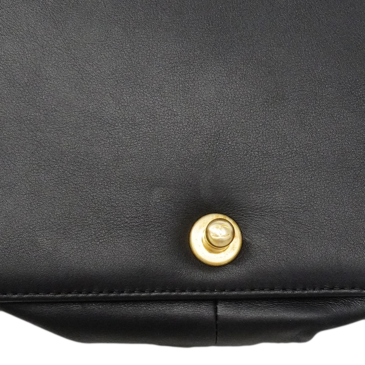 Chanel Shoulder Bag Boy Stitch Lambskin Black Gold — view 8