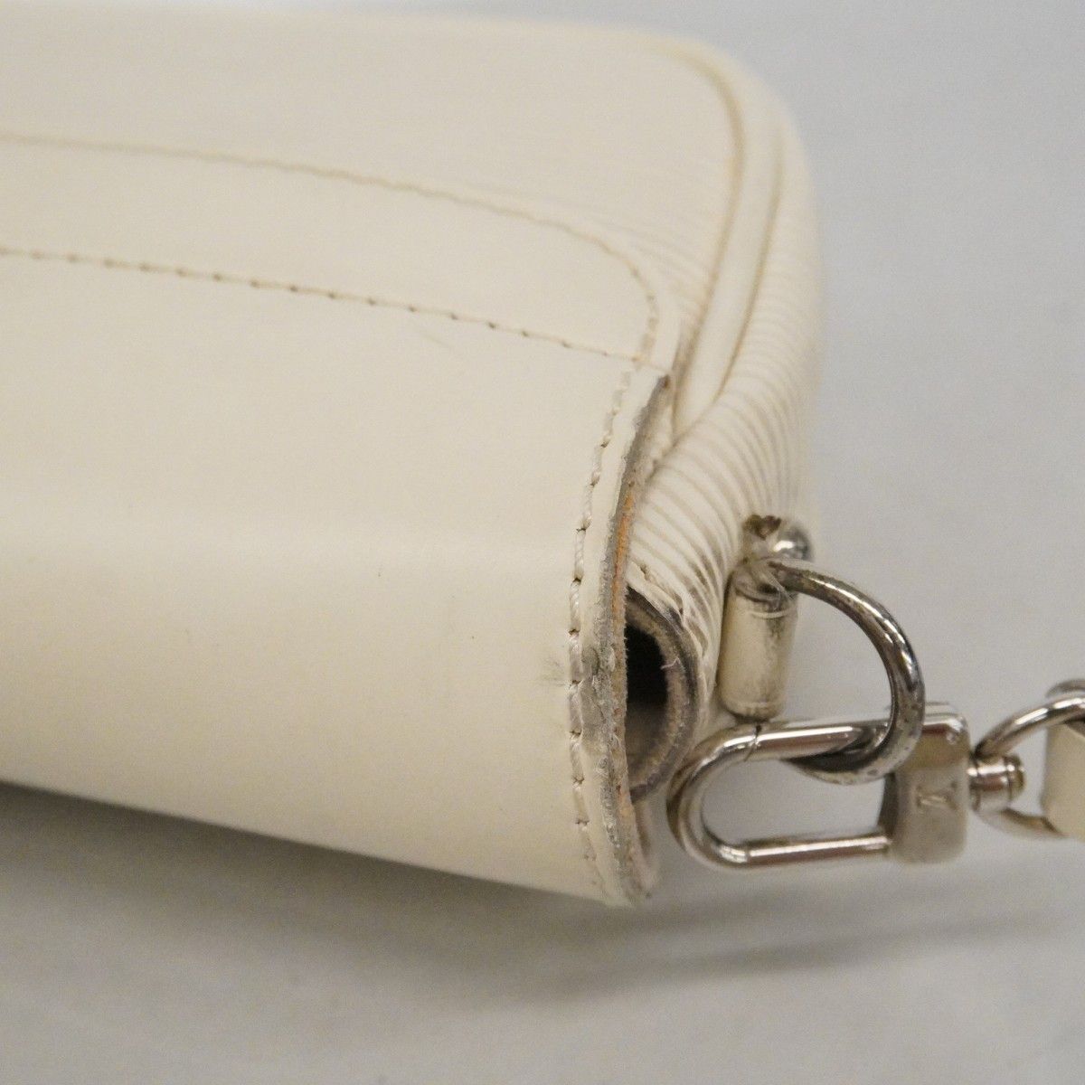 Louis Vuitton Shoulder Bag Epi Montaigne Yvoir — view 7