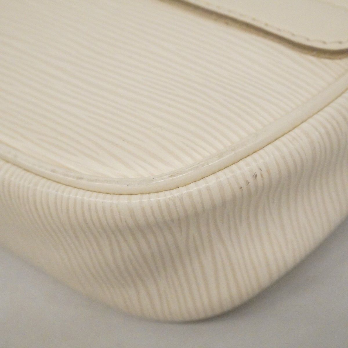 Louis Vuitton Shoulder Bag Epi Montaigne Yvoir — view 6