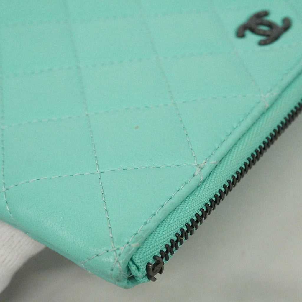 Chanel Pouch Quilted Lambskin Emerald Green — view 6