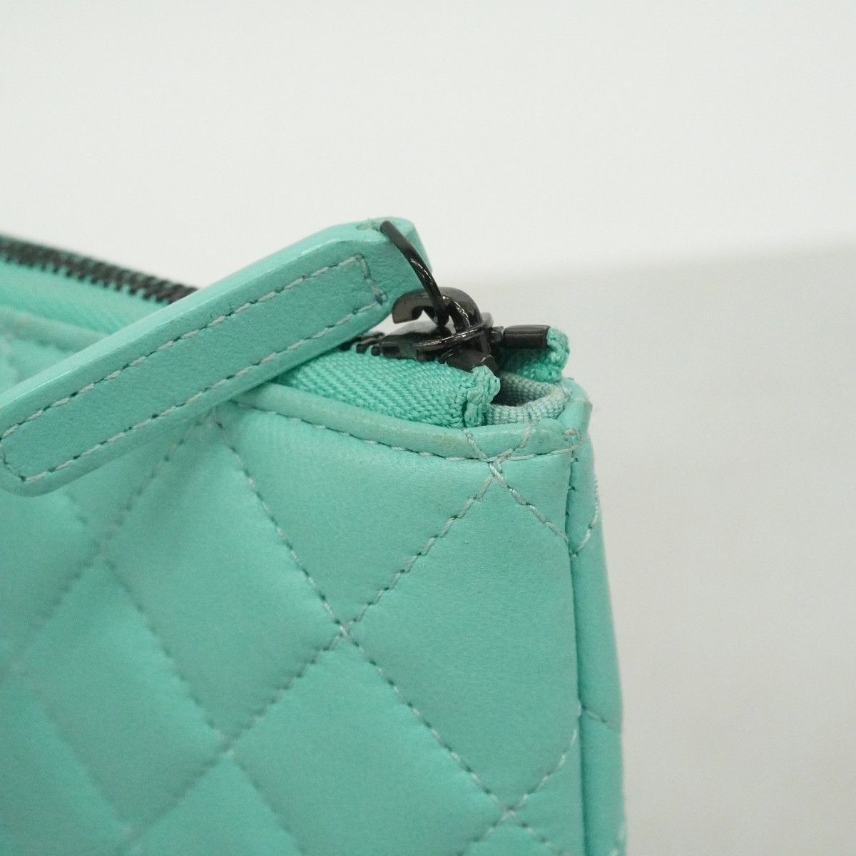 Chanel Pouch Quilted Lambskin Emerald Green — view 7