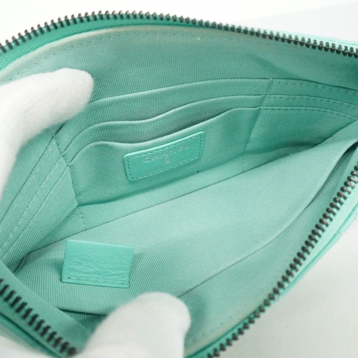 Chanel Pouch Quilted Lambskin Emerald Green — view 3