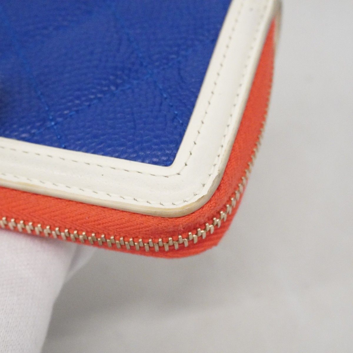 Chanel Coin Case CC Filigree Caviar Leather Blue White Red Gold — view 7