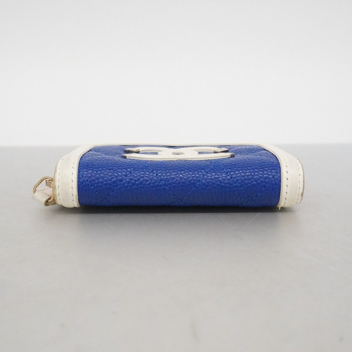 Chanel Coin Case CC Filigree Caviar Leather Blue White Red Gold — view 2