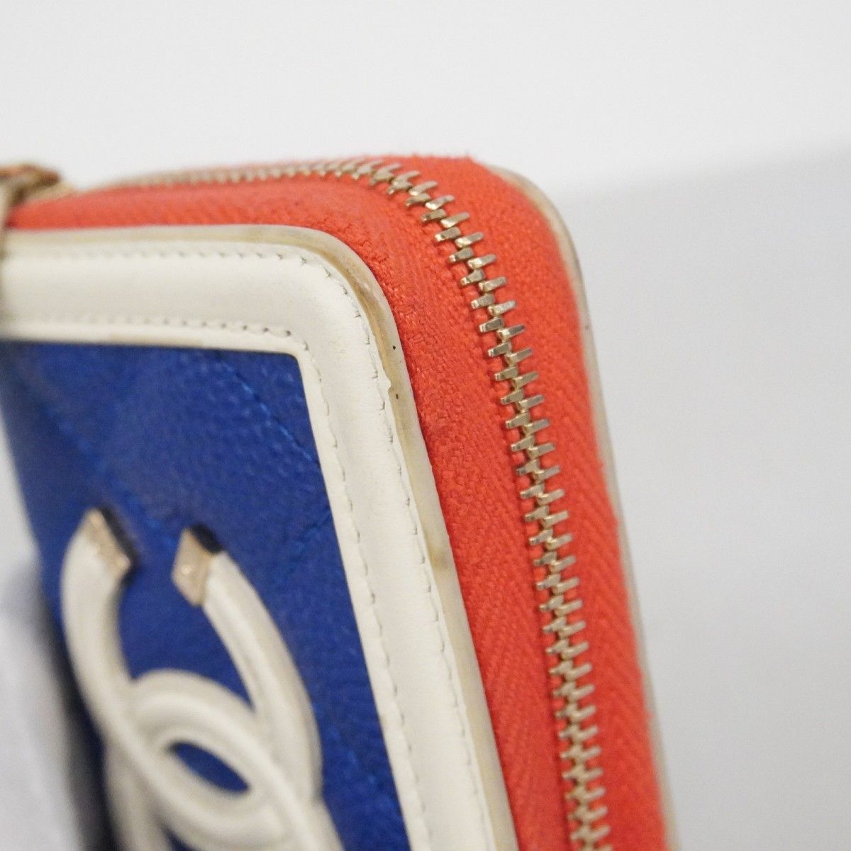 Chanel Coin Case CC Filigree Caviar Leather Blue White Red Gold — view 6