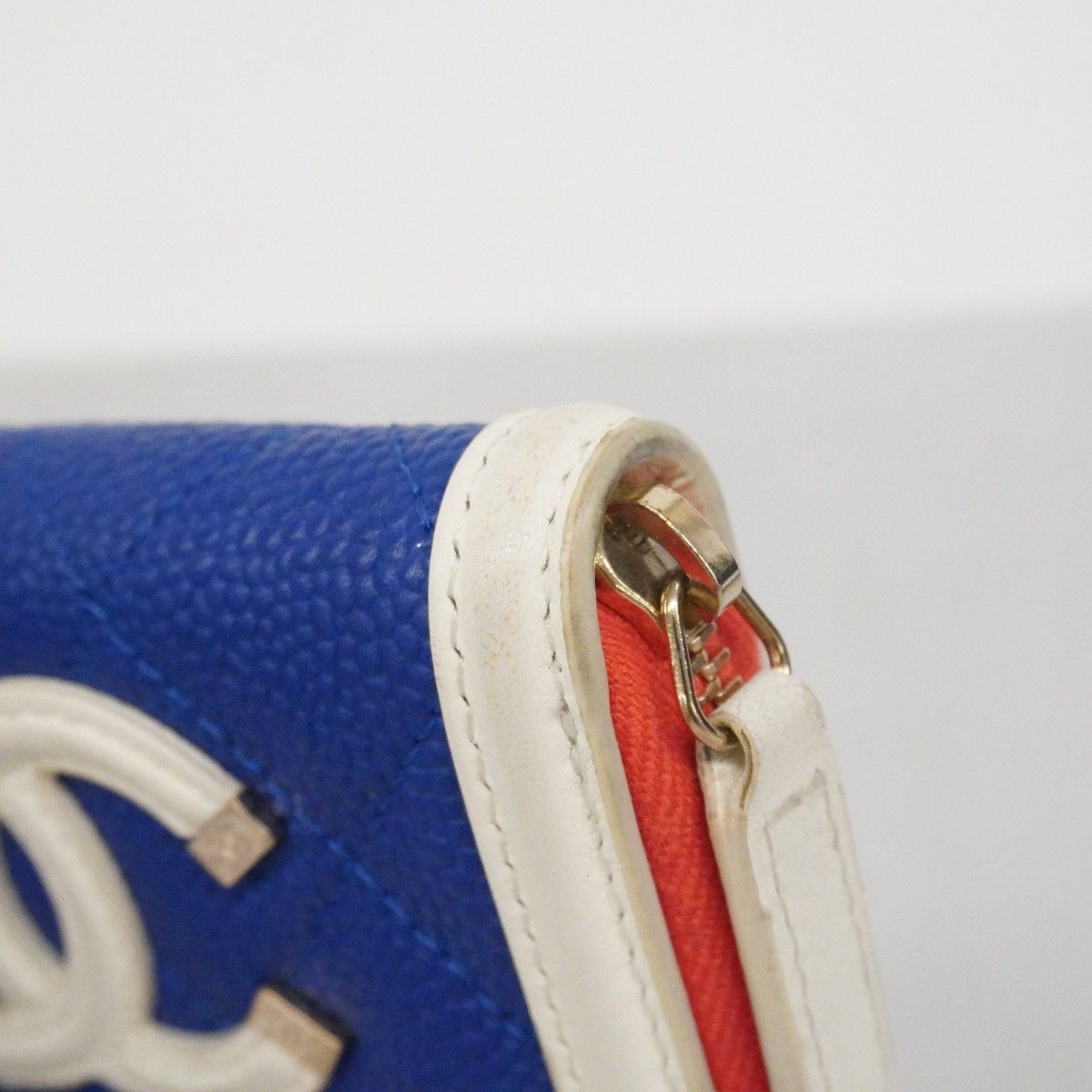 Chanel Coin Case CC Filigree Caviar Leather Blue White Red Gold — view 8