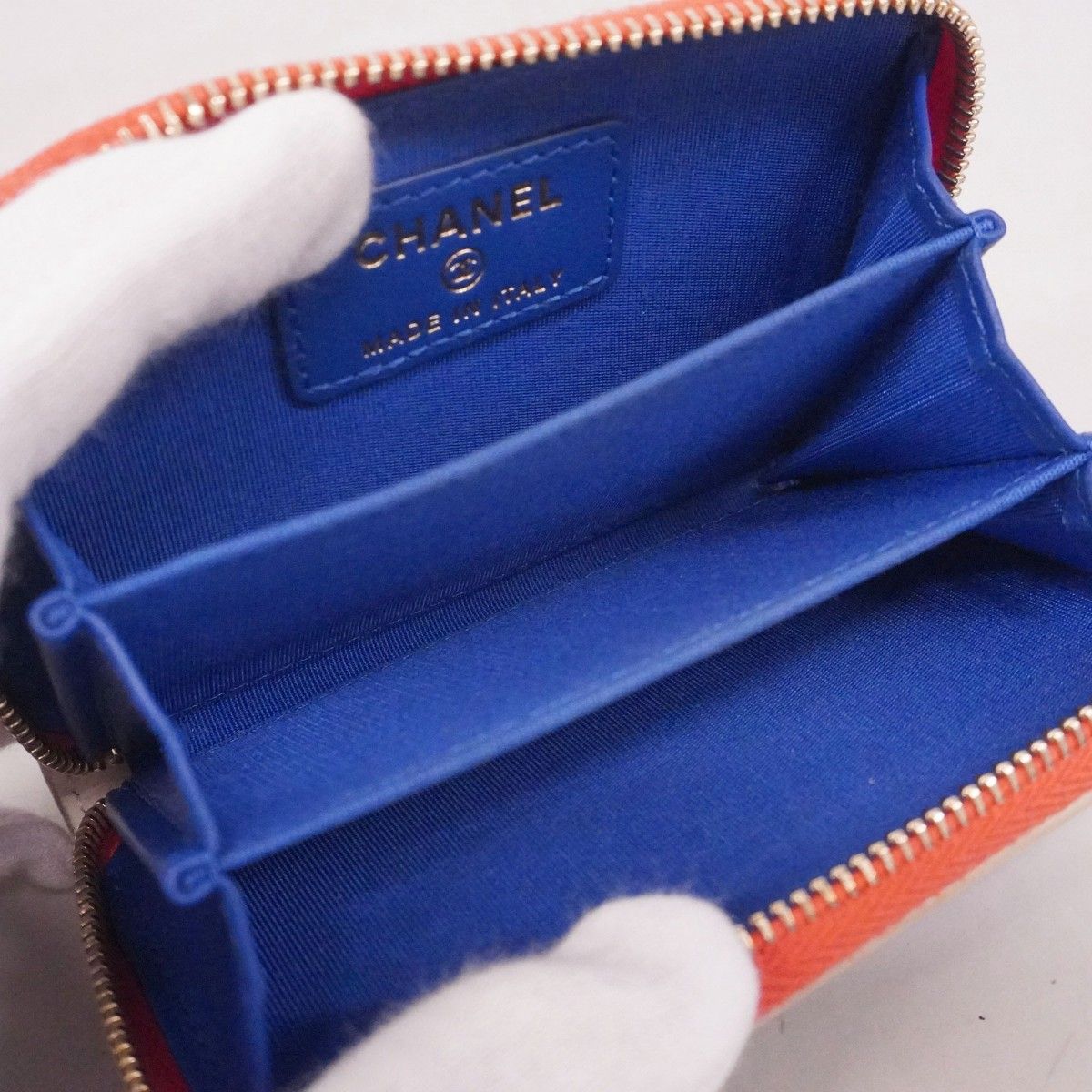 Chanel Coin Case CC Filigree Caviar Leather Blue White Red Gold — view 3