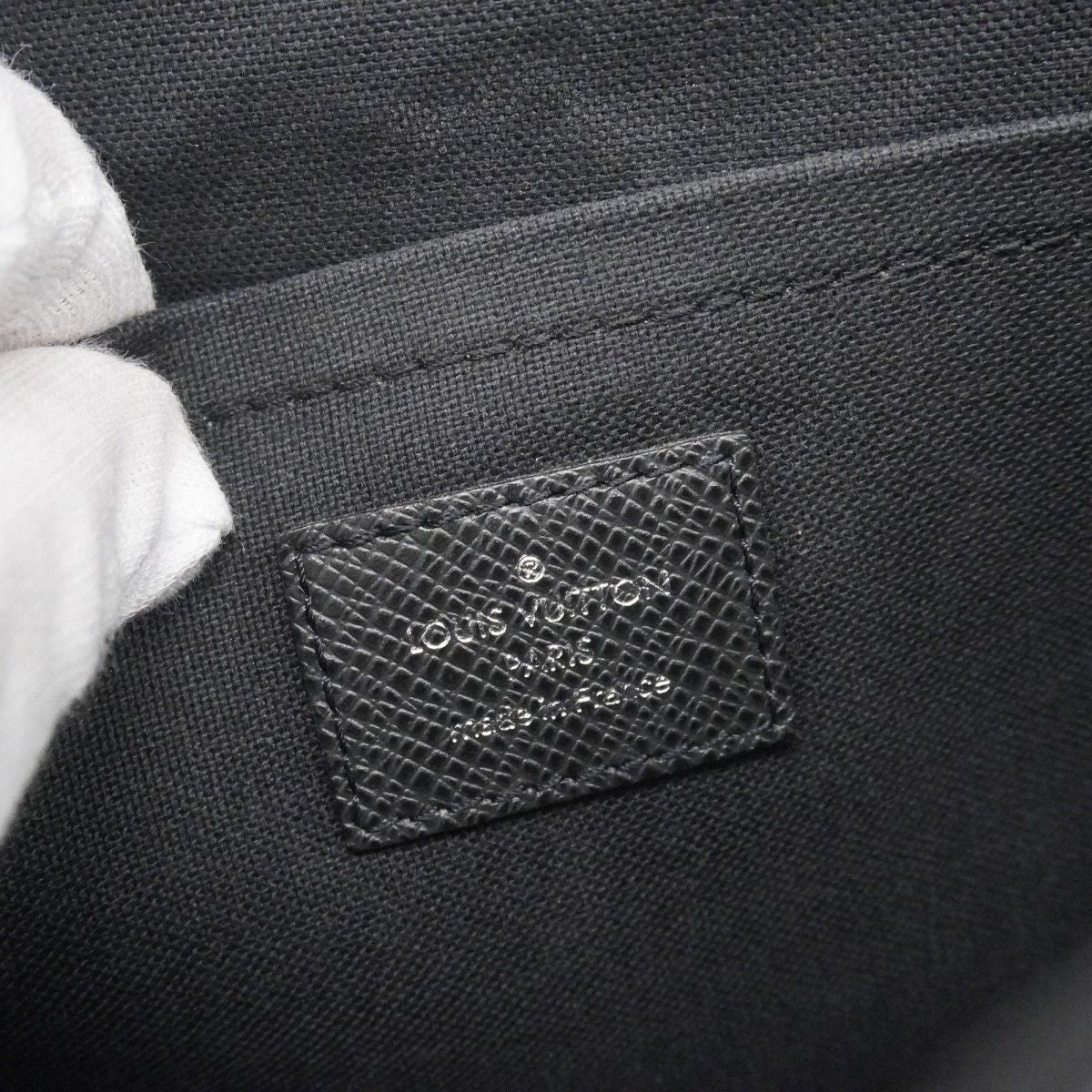 Louis Vuitton Shoulder Bag Taiga Andrey Ardoise — view 5