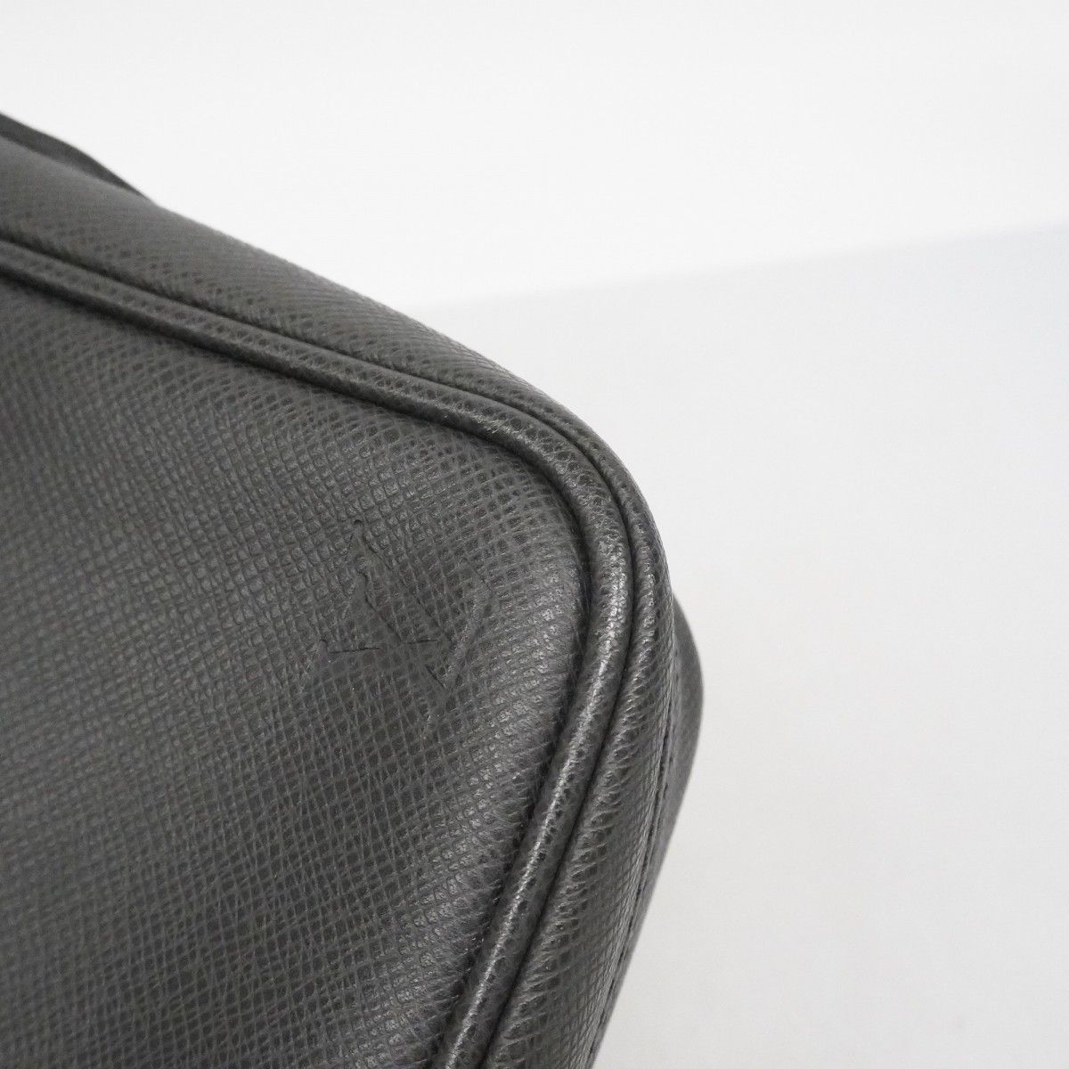 Louis Vuitton Shoulder Bag Taiga Dimitri Ardoise — view 9