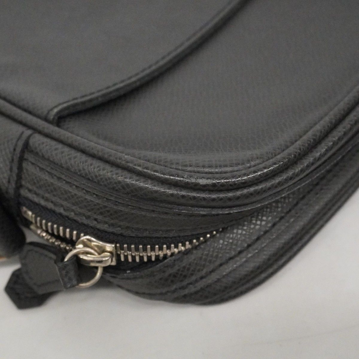 Louis Vuitton Shoulder Bag Taiga Dimitri Ardoise — view 6