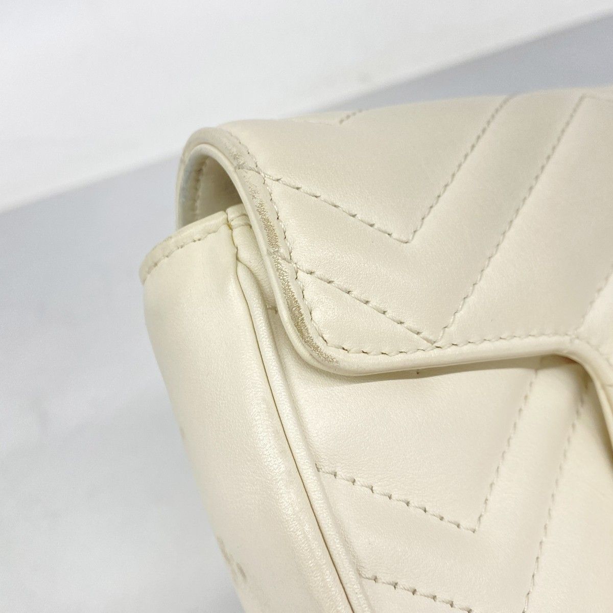 Gucci Shoulder Bag GG Marmont Leather White Gold — view 6