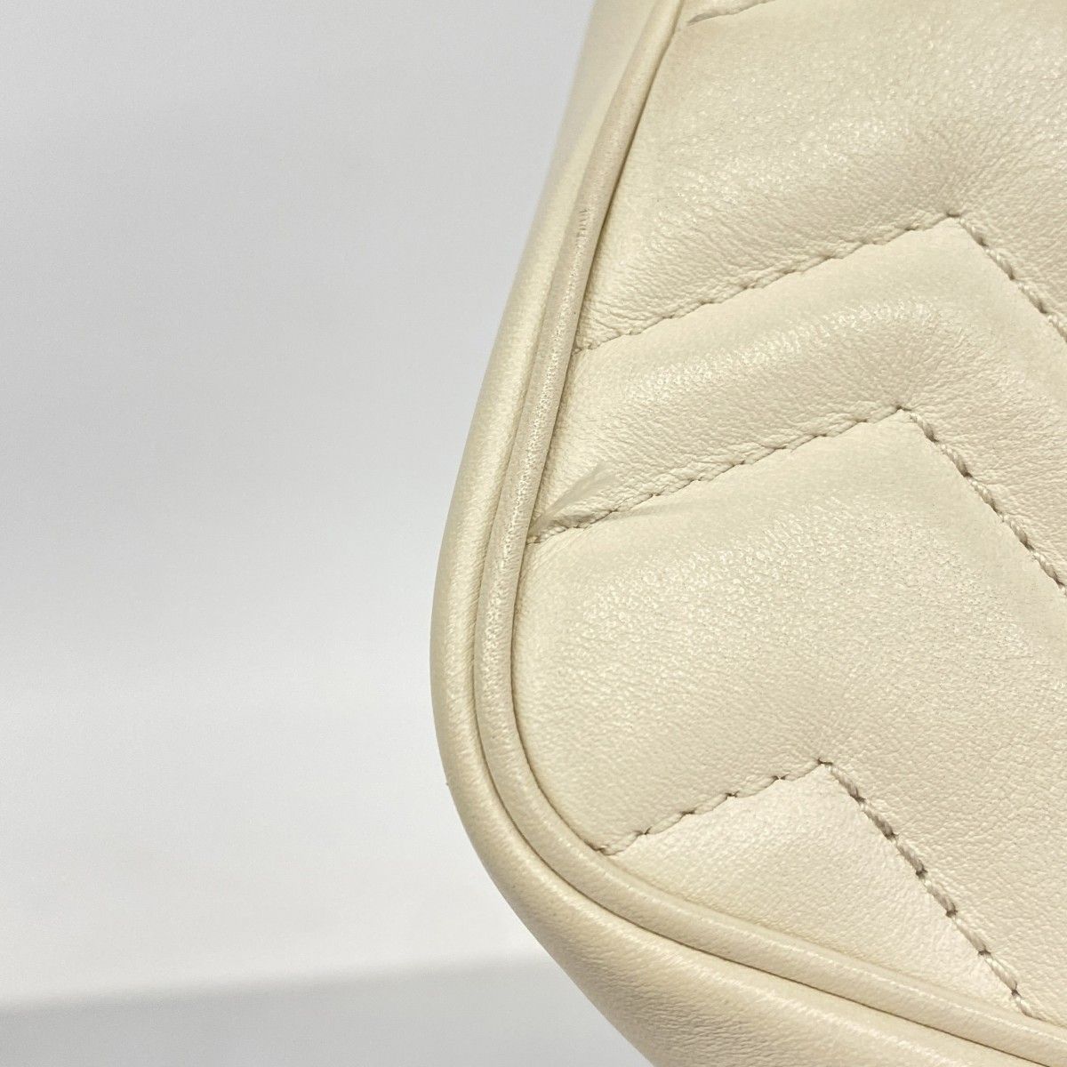 Gucci Shoulder Bag GG Marmont Leather White Gold — view 7