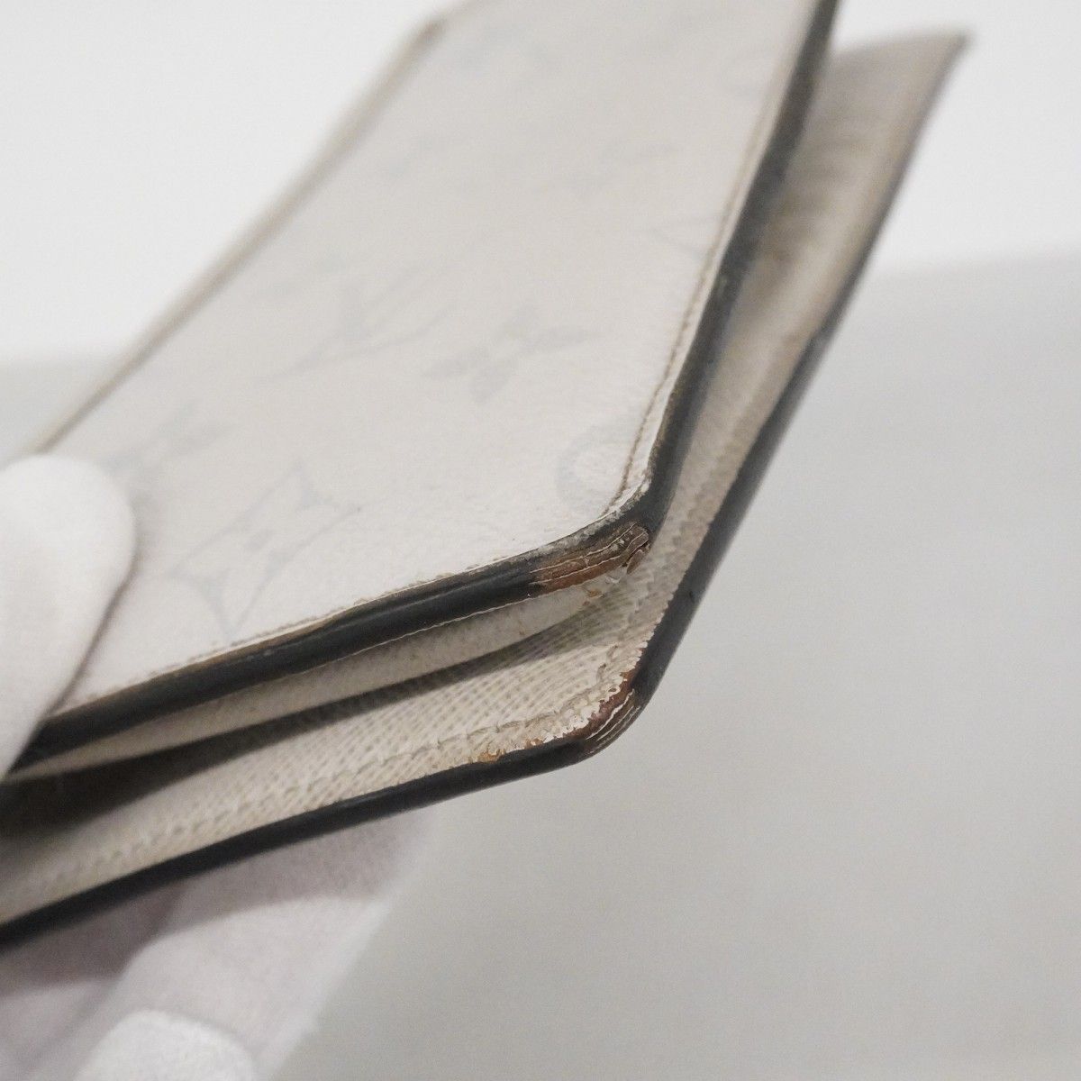 Louis Vuitton Wallet Taigarama Portefeuille Brazza Blanc — view 9