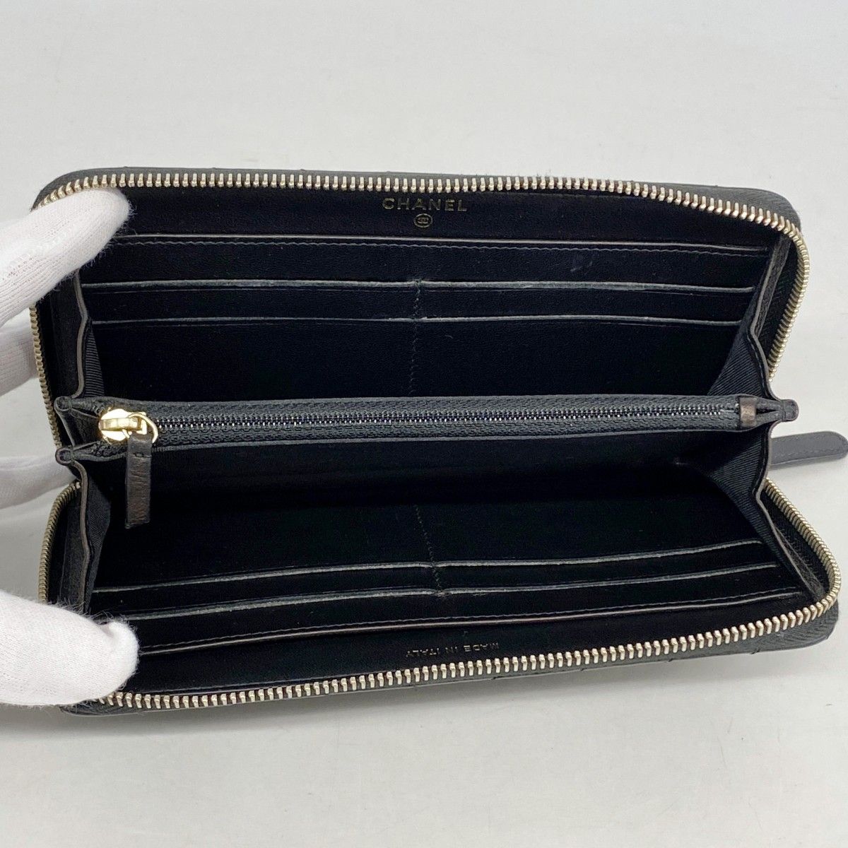 Chanel Wallet Che Blanc Leather Black Gold — view 3