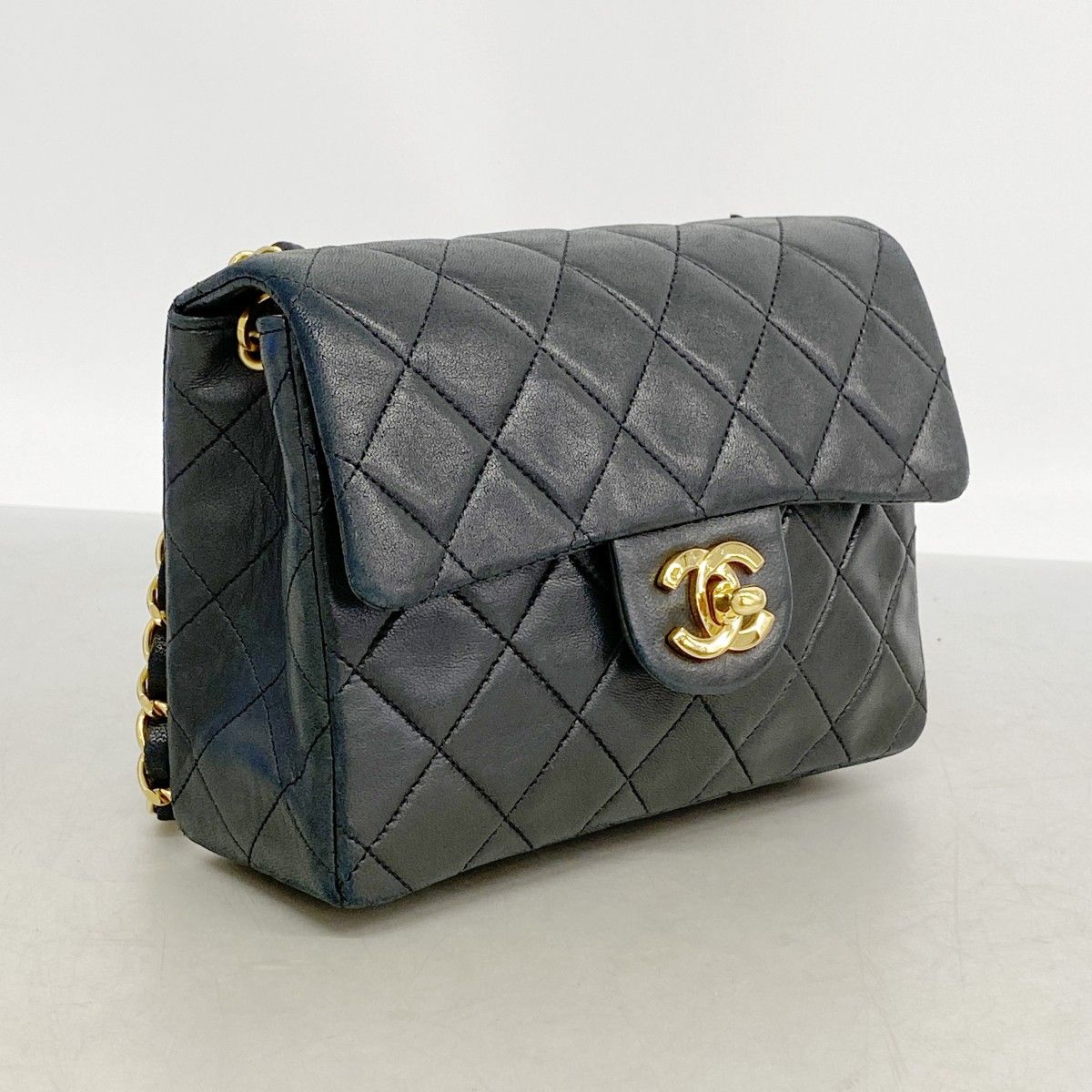 Chanel Shoulder Bag Quilted Lambskin Black Gold — view 2