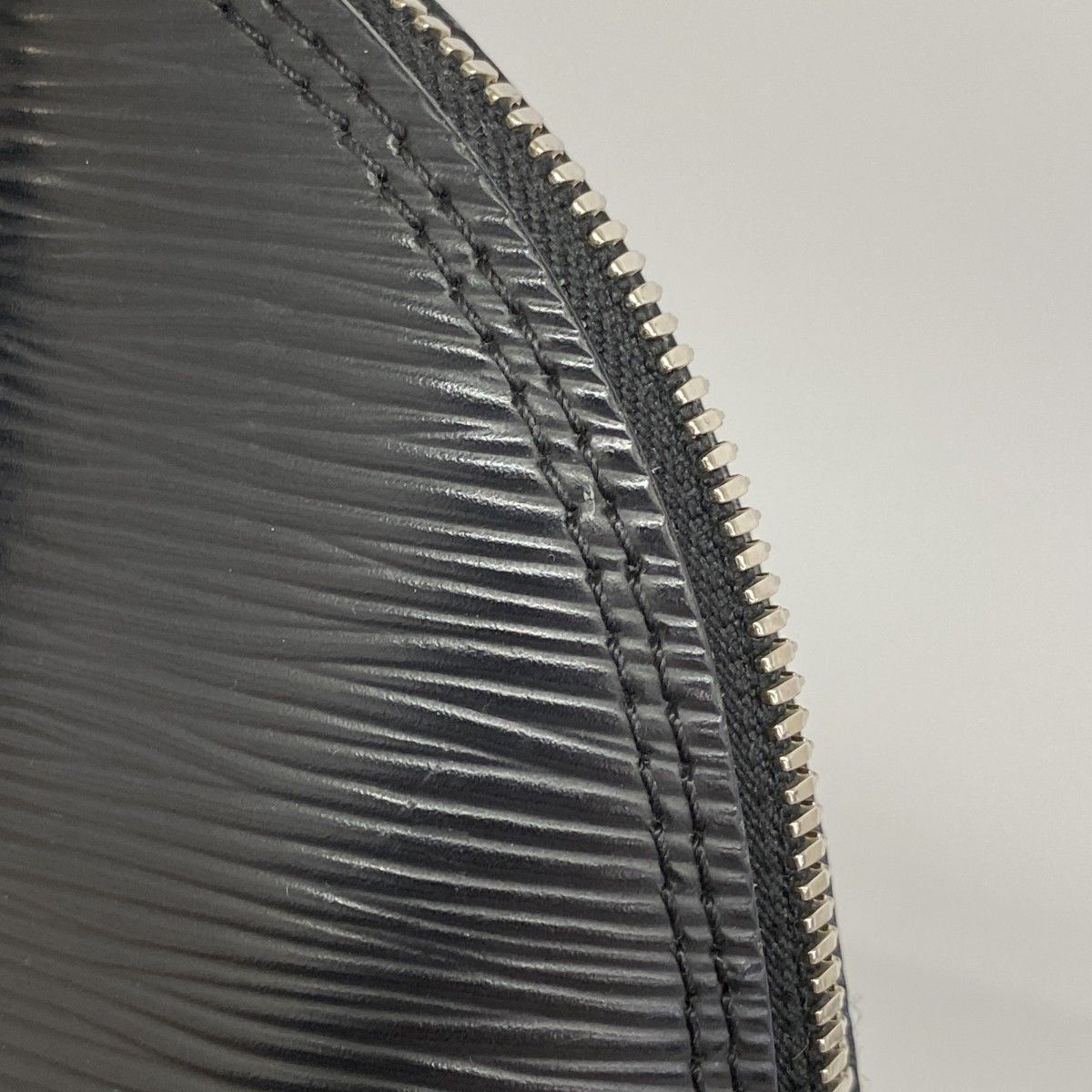 Louis Vuitton Handbag Epi Alma BB Noir 2-Way — view 7