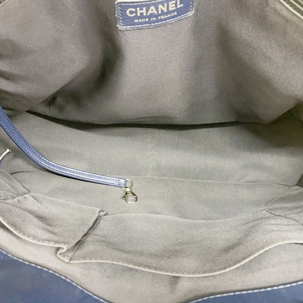 Chanel Chain Tote Stitch Lambskin Navy Silver — view 4