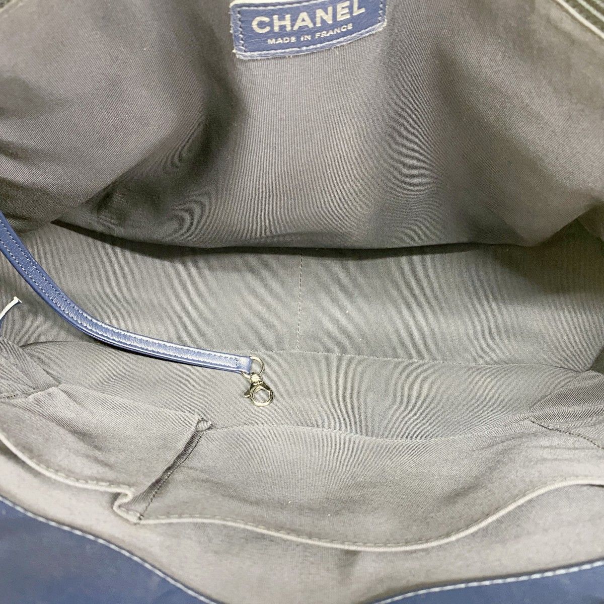 Chanel Chain Tote Stitch Lambskin Navy Silver — view 4