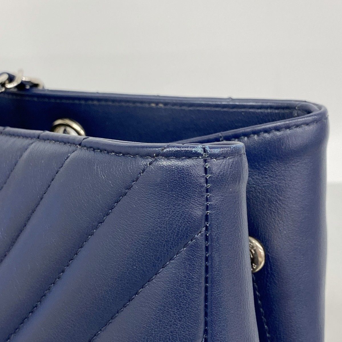 Chanel Chain Tote Stitch Lambskin Navy Silver — view 7