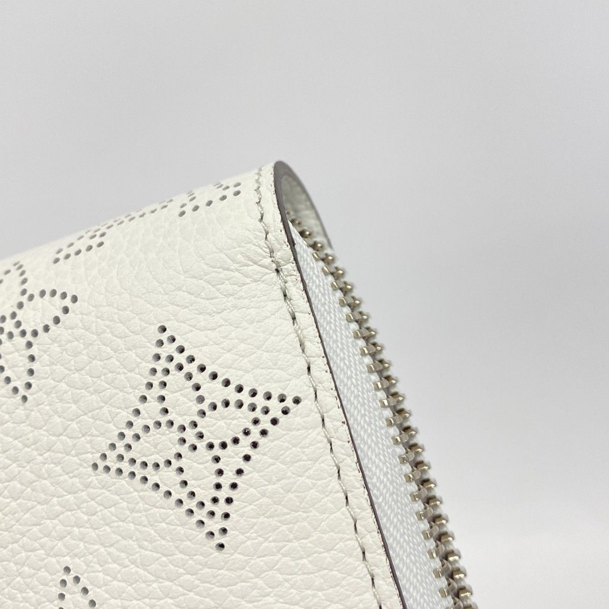 Louis Vuitton Wallet Mahina Zippy Blanc — view 5