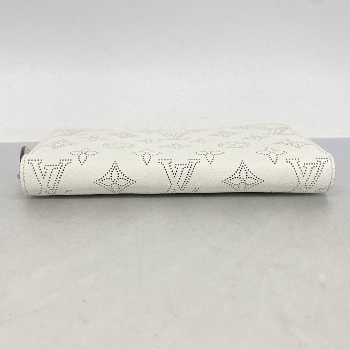 Louis Vuitton Wallet Mahina Zippy Blanc — view 2