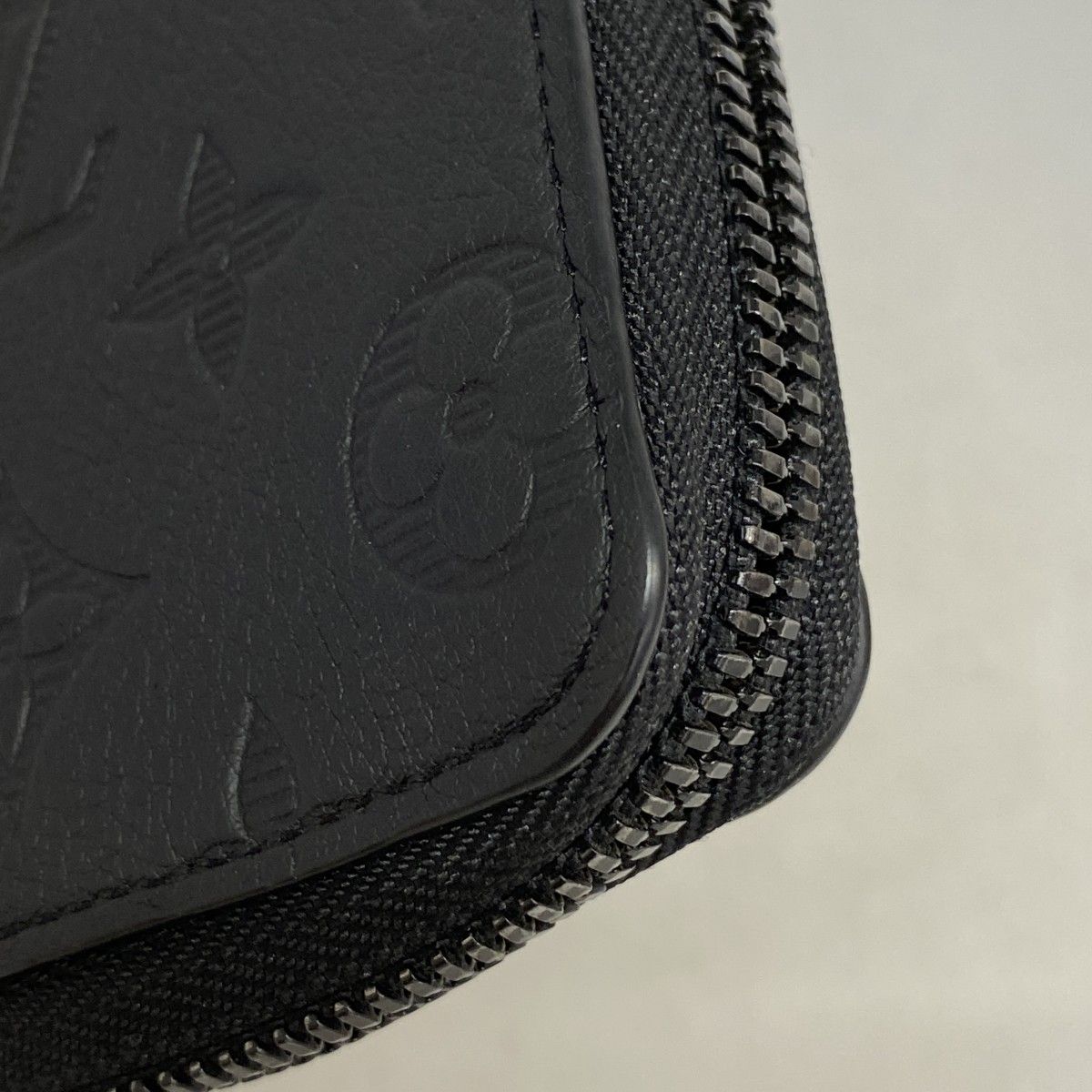 Louis Vuitton Wallet Monogram Shadow Zippy Vertical Noir — view 6