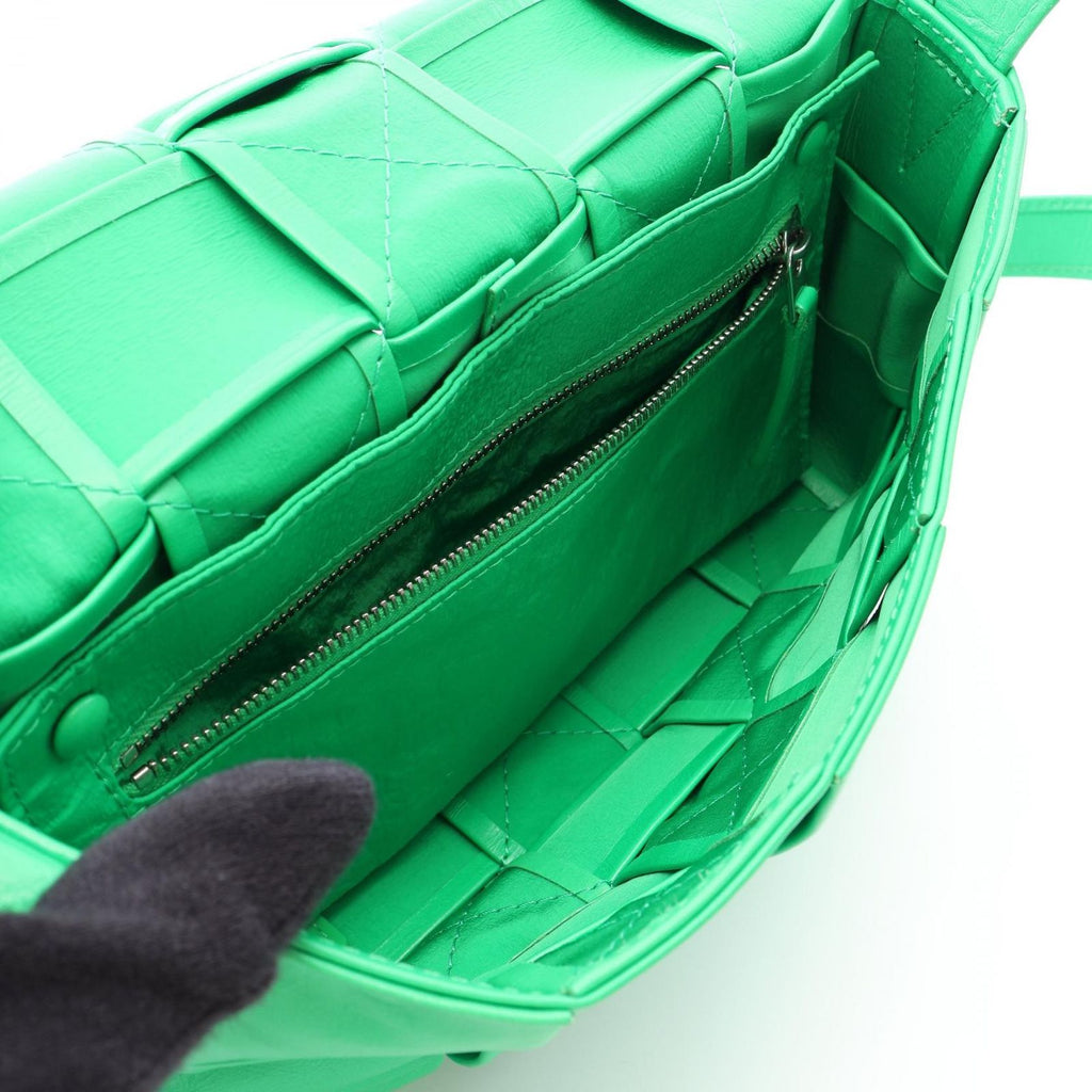 Bottega Veneta Shoulder Bag Cassette Maxi Intrecciato Green Leather — view 3