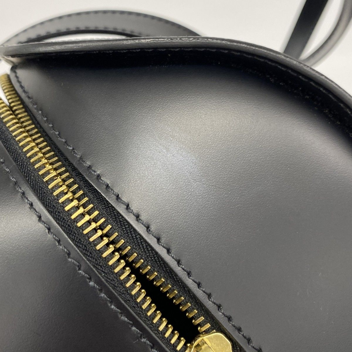 Louis Vuitton Handbag Epi Soufflot Noir — view 8
