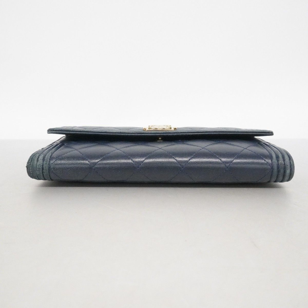 Chanel Wallet Boy Lambskin Navy Silver — view 2