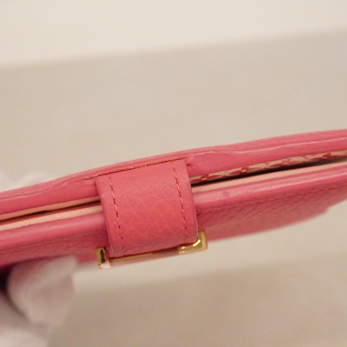 Louis Vuitton Wallet Taurillon LV Vertical CP Fuchsia — view 7