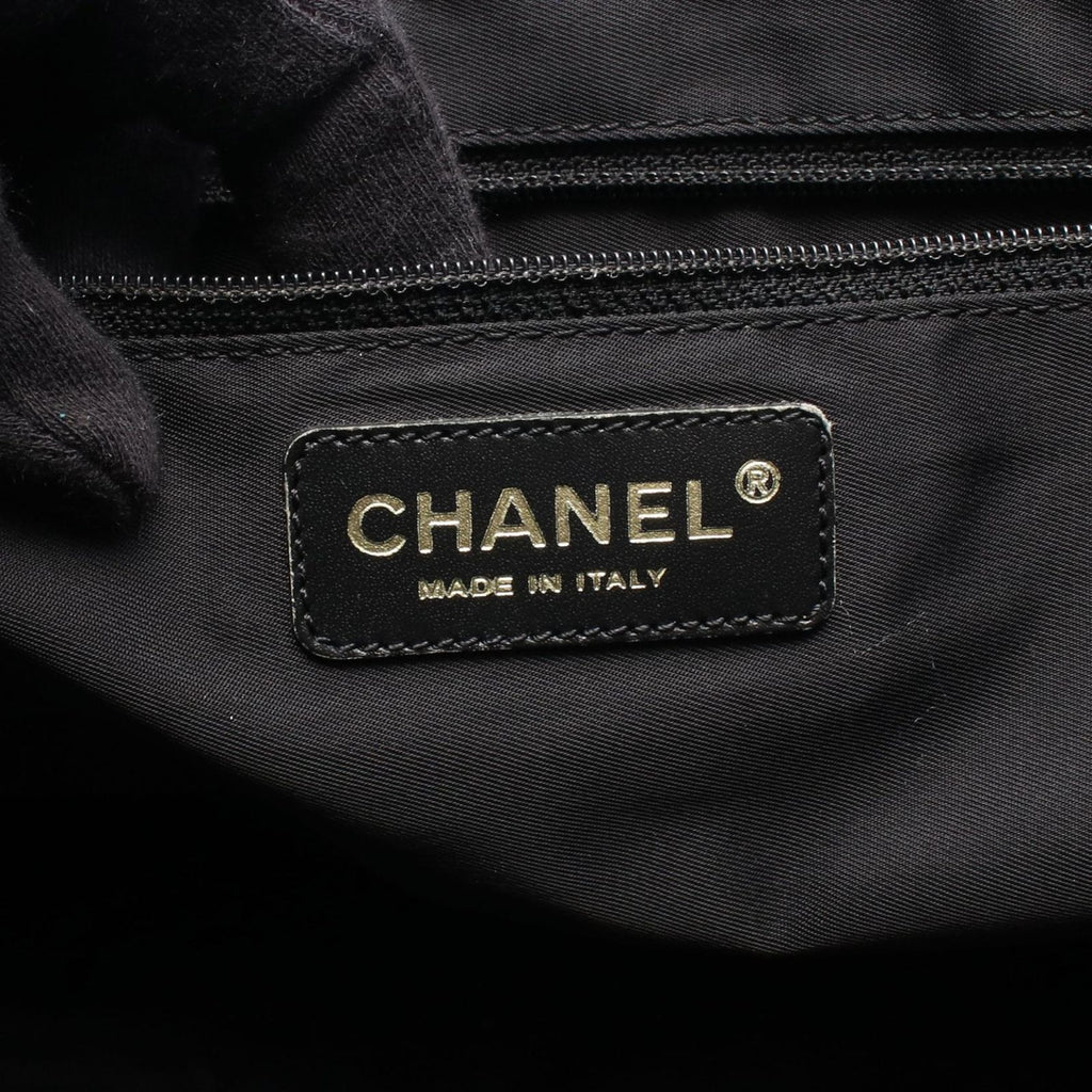 Chanel Tote New Travel Line MM Black Leather — view 4
