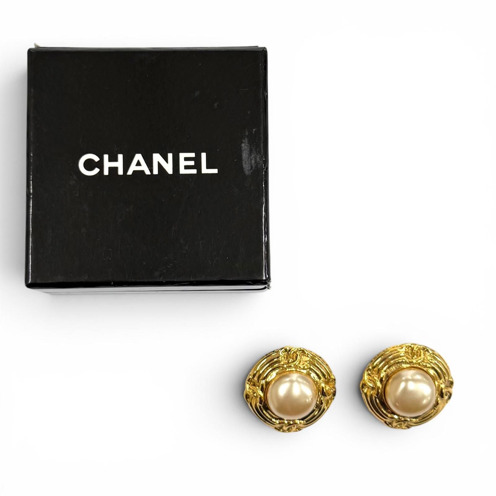 Chanel Vintage Faux Pearl CC Logo Earrings Gold Ivory — view 2