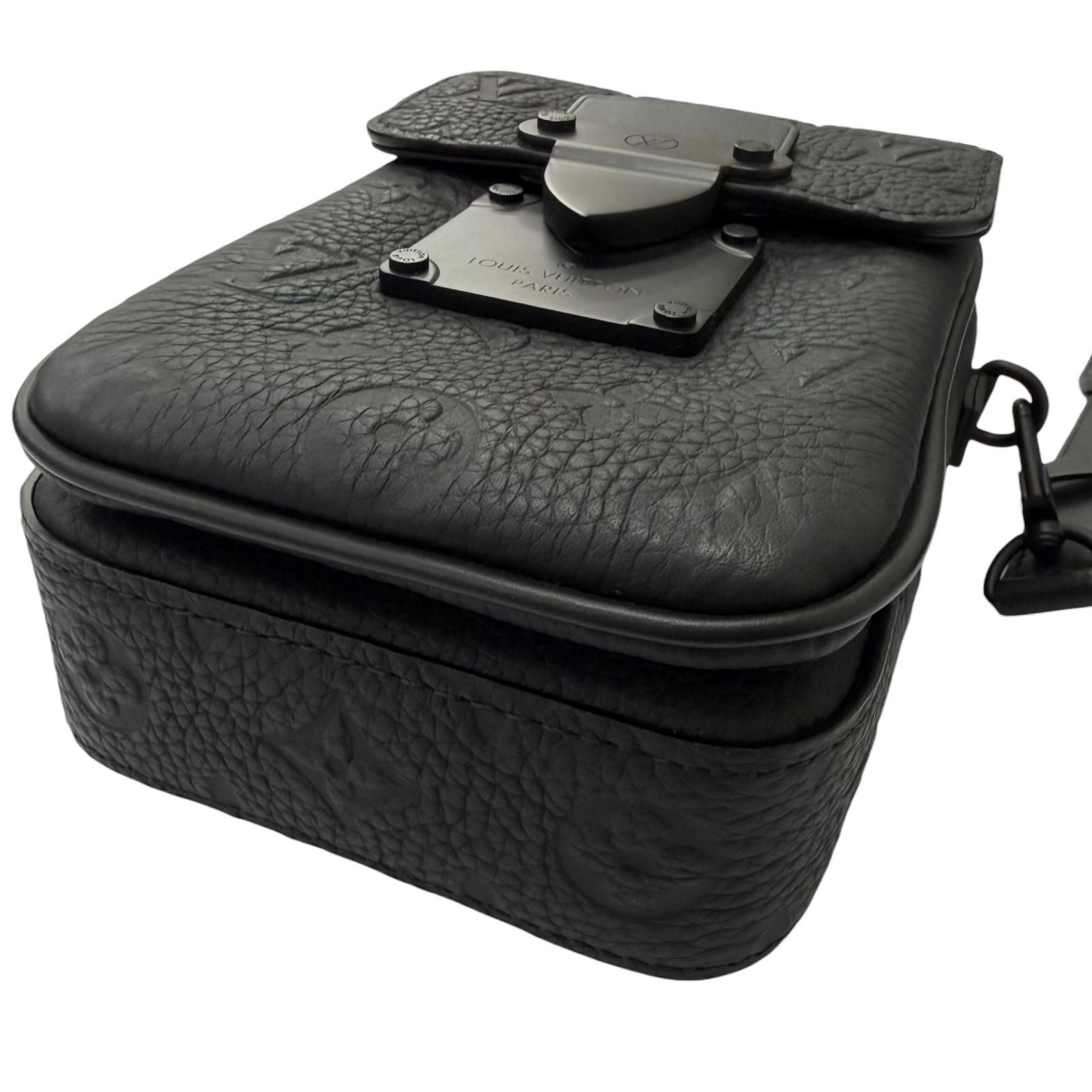Louis Vuitton S Lock Vertical Wearable Wallet Leather Taurillon Monogram Black — view 6