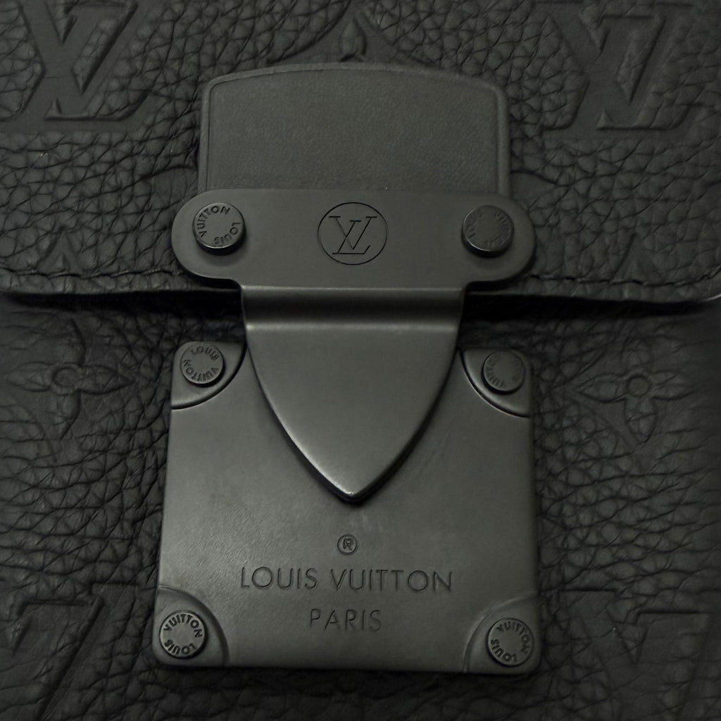 Louis Vuitton S Lock Vertical Wearable Wallet Leather Taurillon Monogram Black — view 9