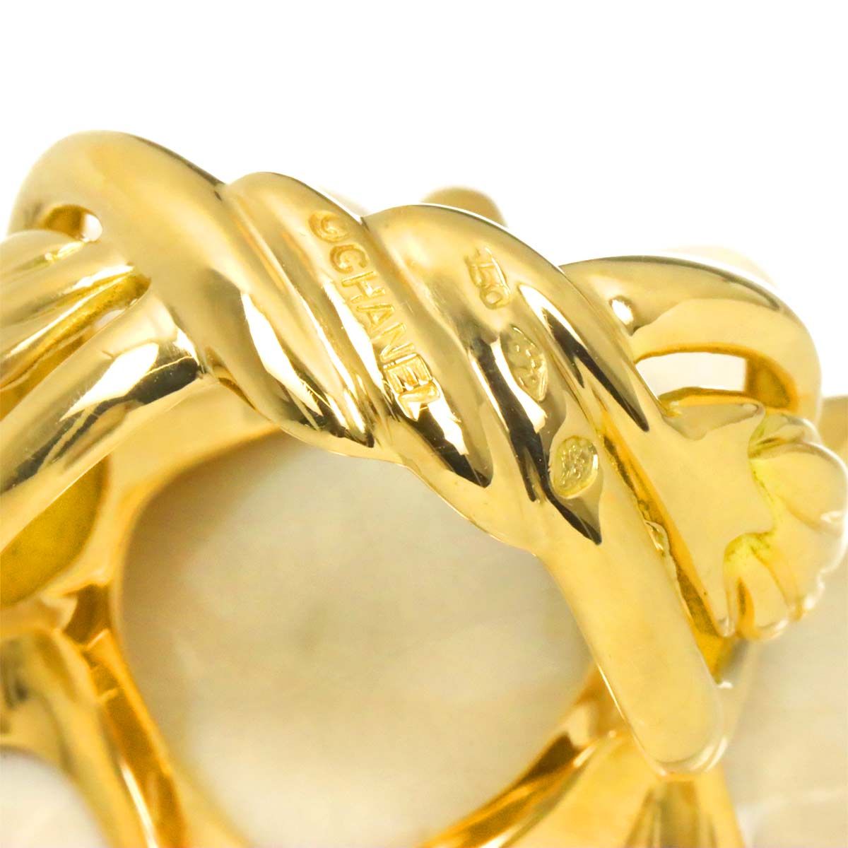 Chanel Camellia Ring Cacholong 18k YG Yellow Gold — view 3