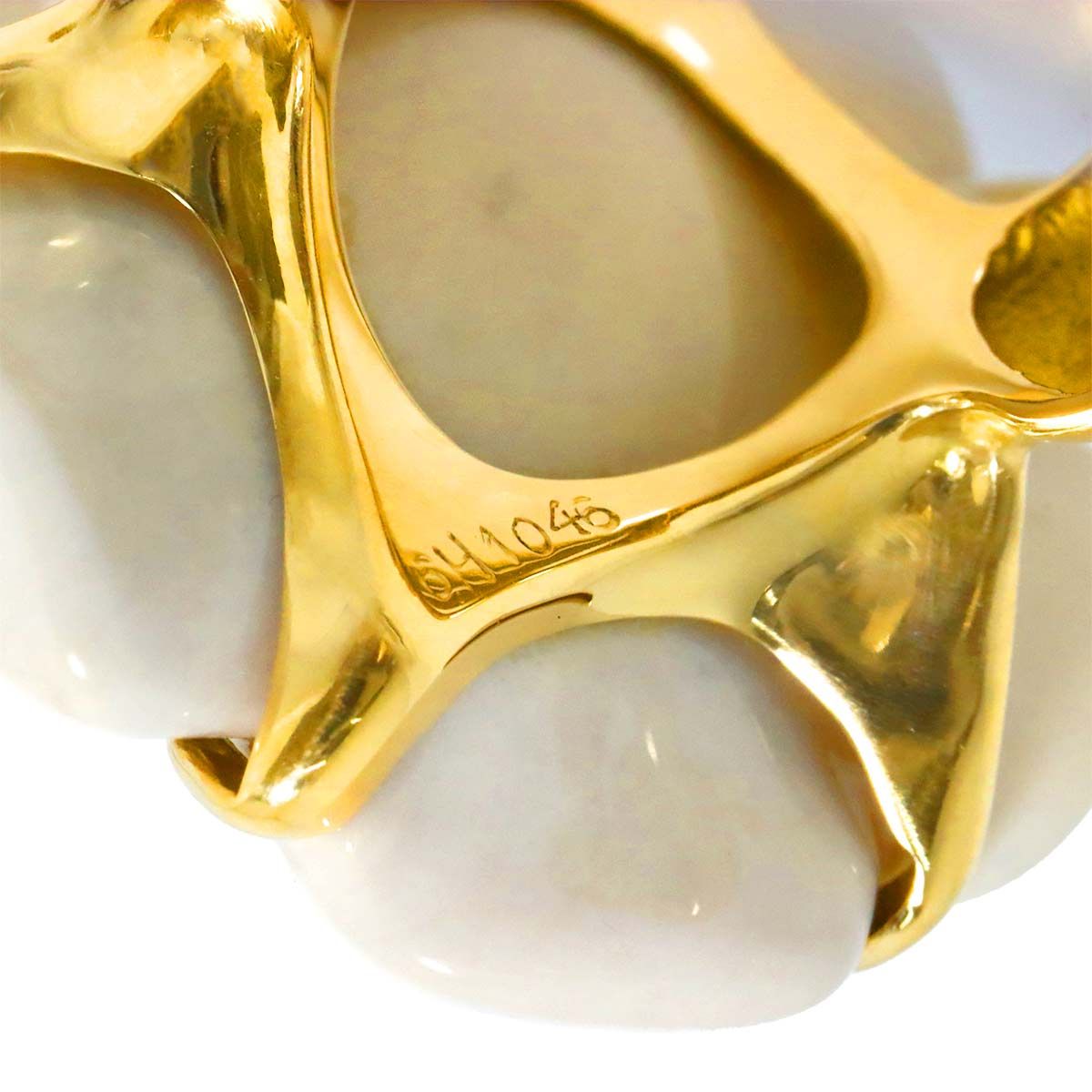 Chanel Camellia Ring Cacholong 18k YG Yellow Gold — view 4