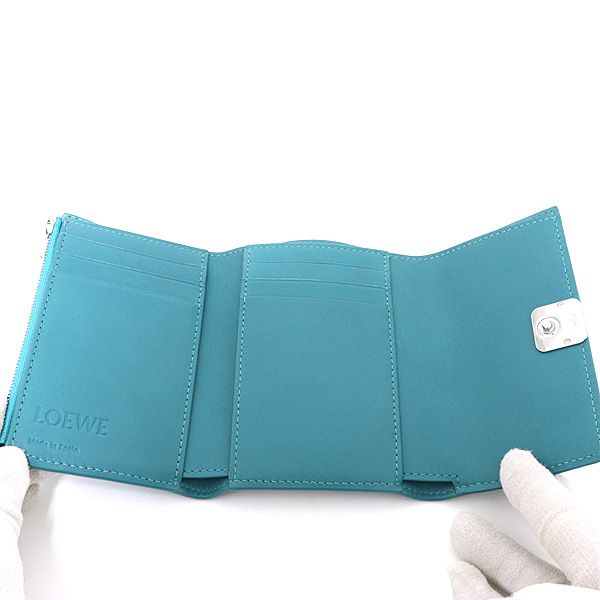 Loewe Lowe Anagram Vertical Wallet Small Pebble Grain Calf Green Trifold — view 4