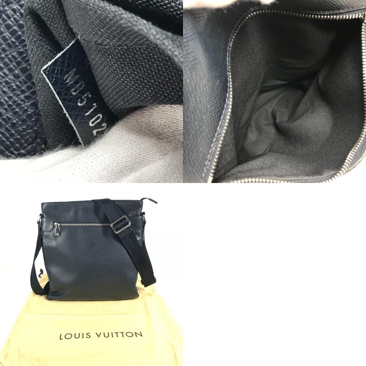 Louis Vuitton Shoulder Bag Sasha Taiga Leather Boreal Navy — view 9