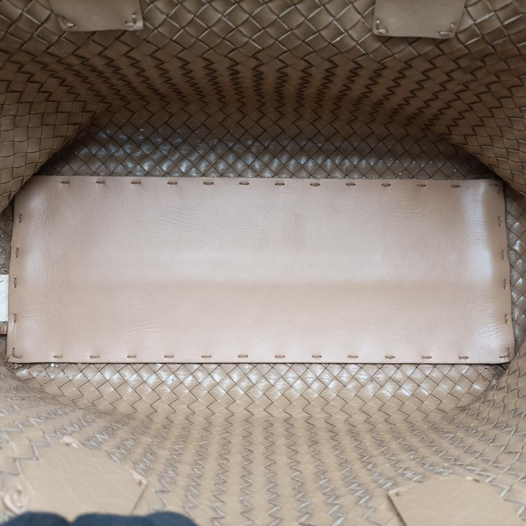 Bottega Veneta Cabas MM Brown Leather Is Listed Handbag — view 9
