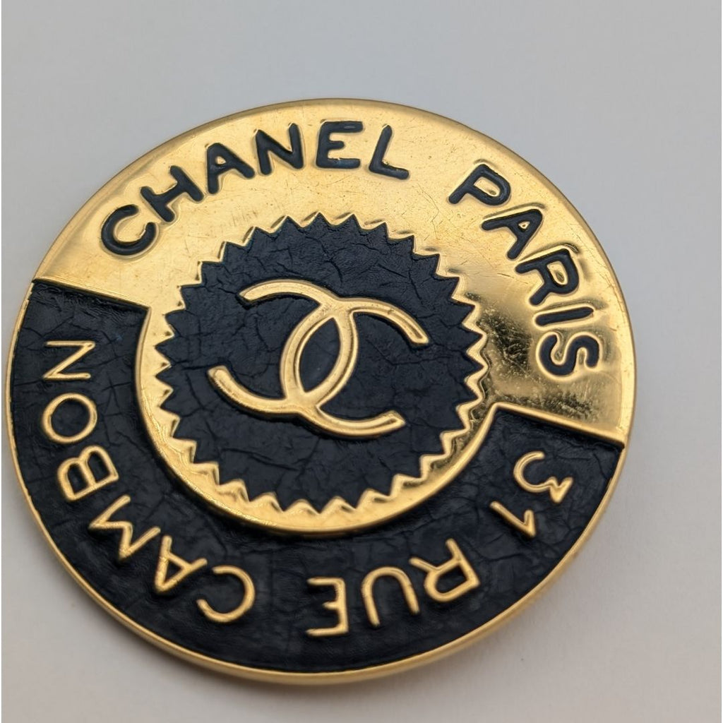Chanel Brooch CC Logo Cambon Gold Black First Era Vintage — view 2
