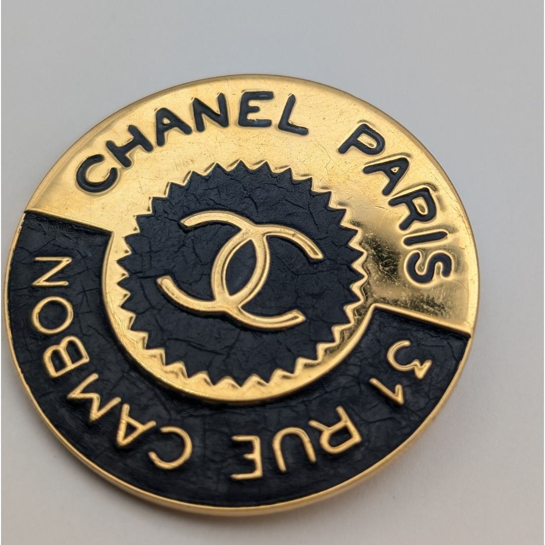 Chanel Brooch CC Logo Cambon Gold Black First Era Vintage — view 2
