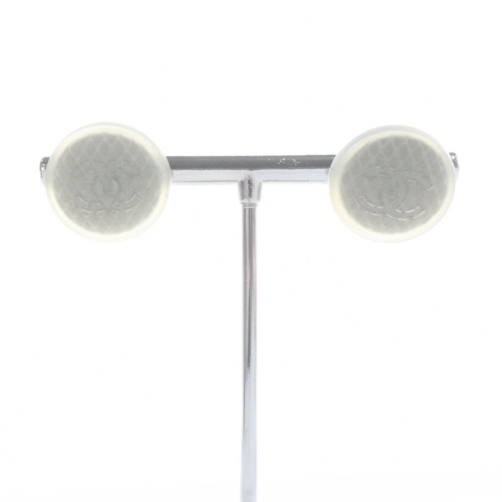 Chanel CC Logo Earrings for Both Ears Gray Silver — view 4